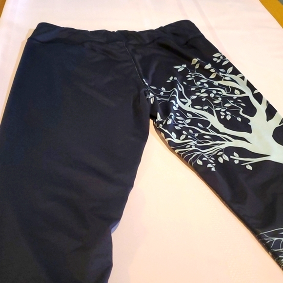 Black and white Lotus Legging yoga pants w branch tree design - Picture 8 of 11